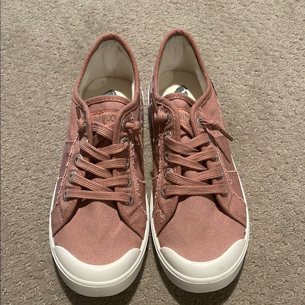 Women's Pink Canvas Sneakers